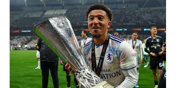 Manchester United je završio petogodišnji ugovor s Jadonom Sanchom